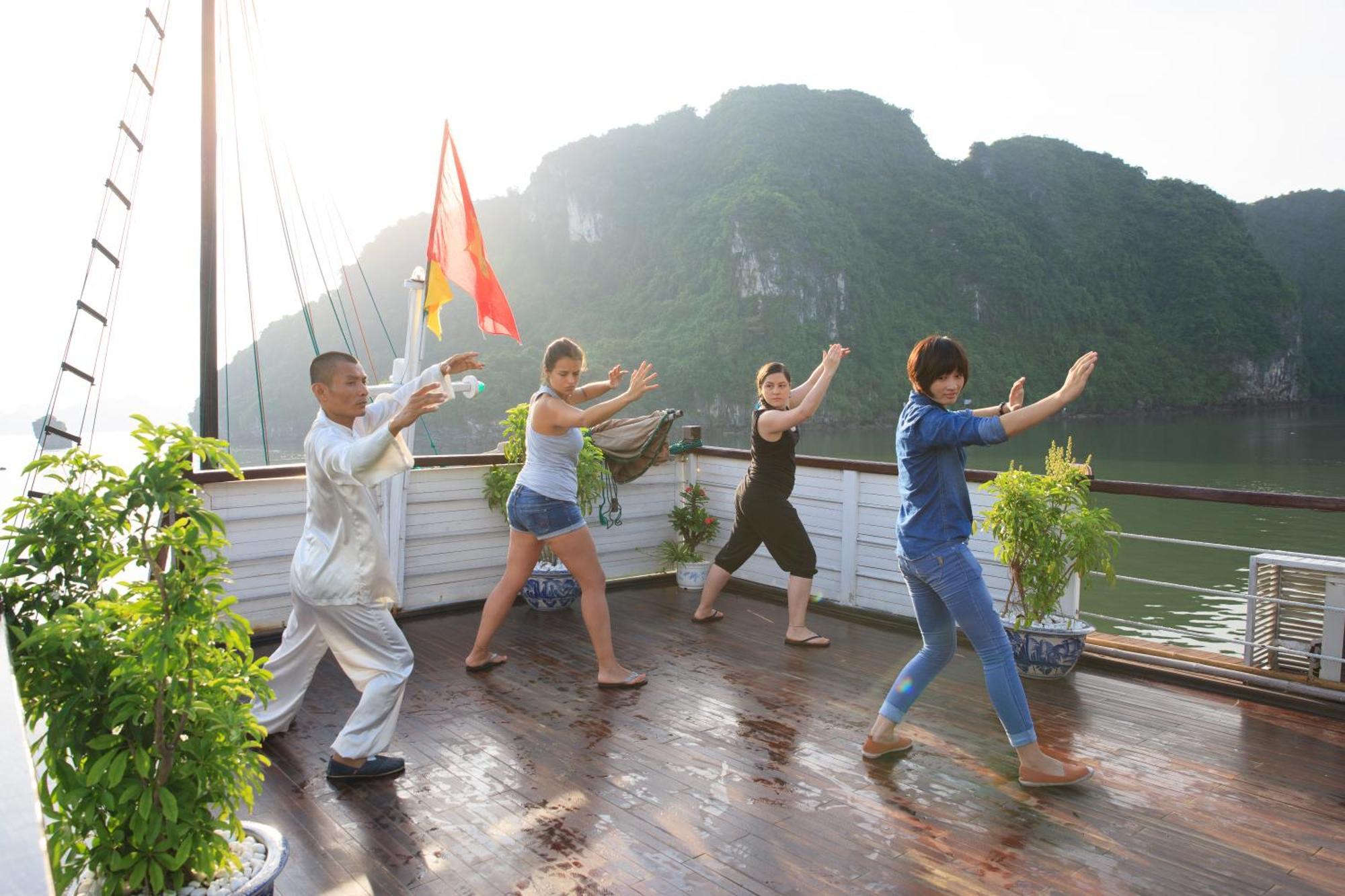 Garden Bay Classic Cruise Hạ Long Exterior foto