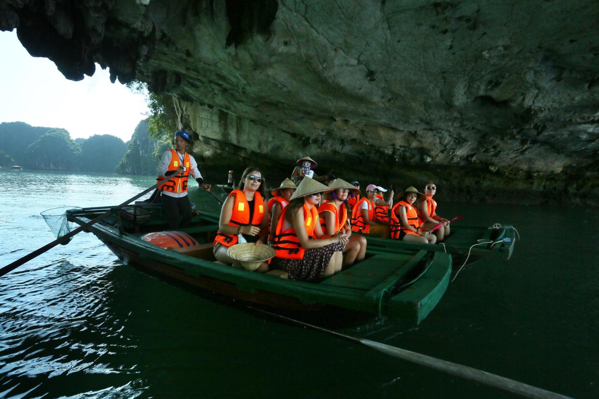 Garden Bay Classic Cruise Hạ Long Exterior foto