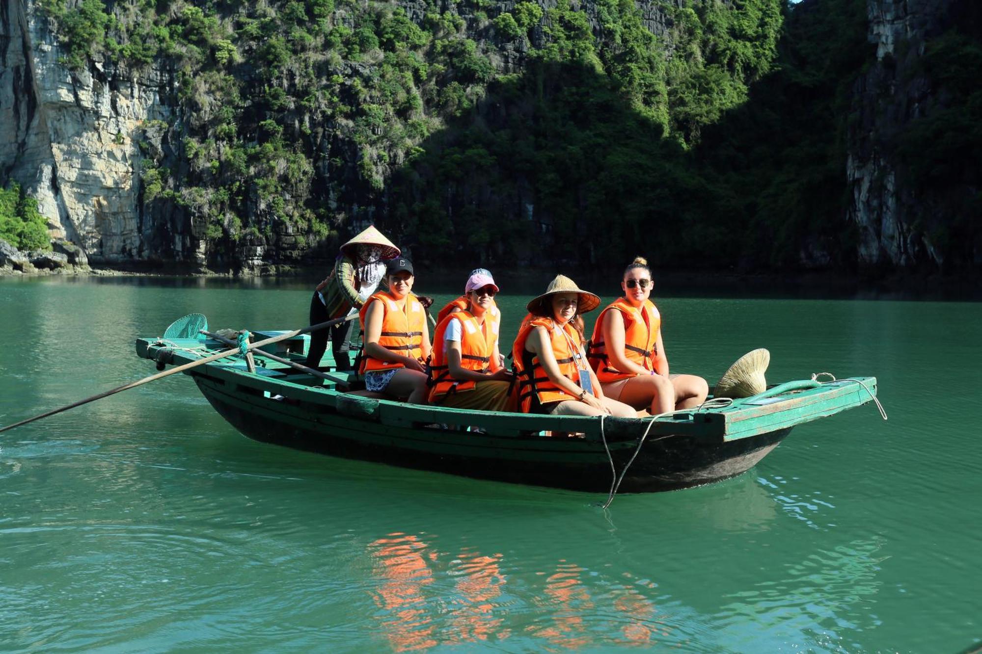 Garden Bay Classic Cruise Hạ Long Exterior foto