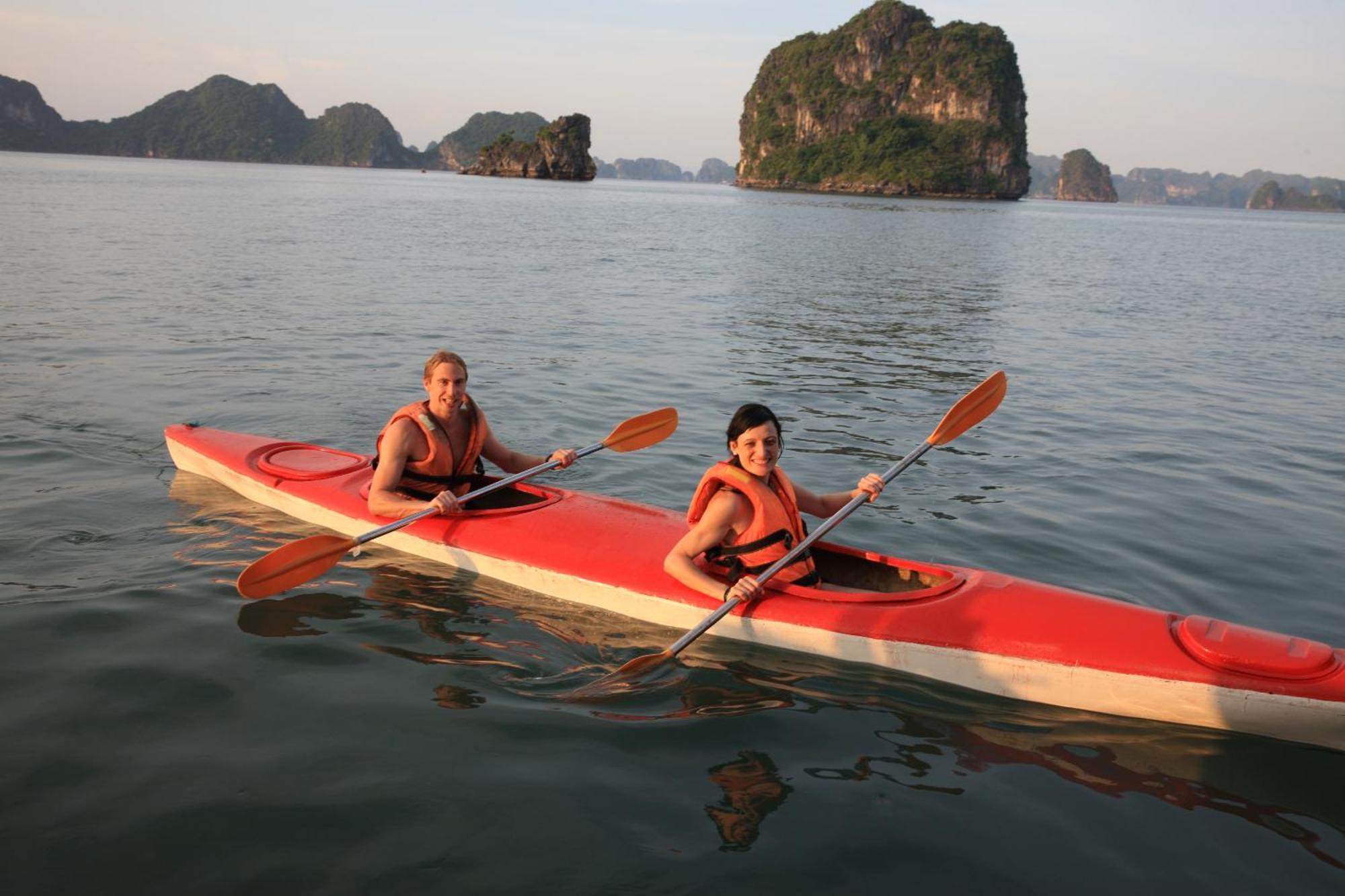 Garden Bay Classic Cruise Hạ Long Exterior foto