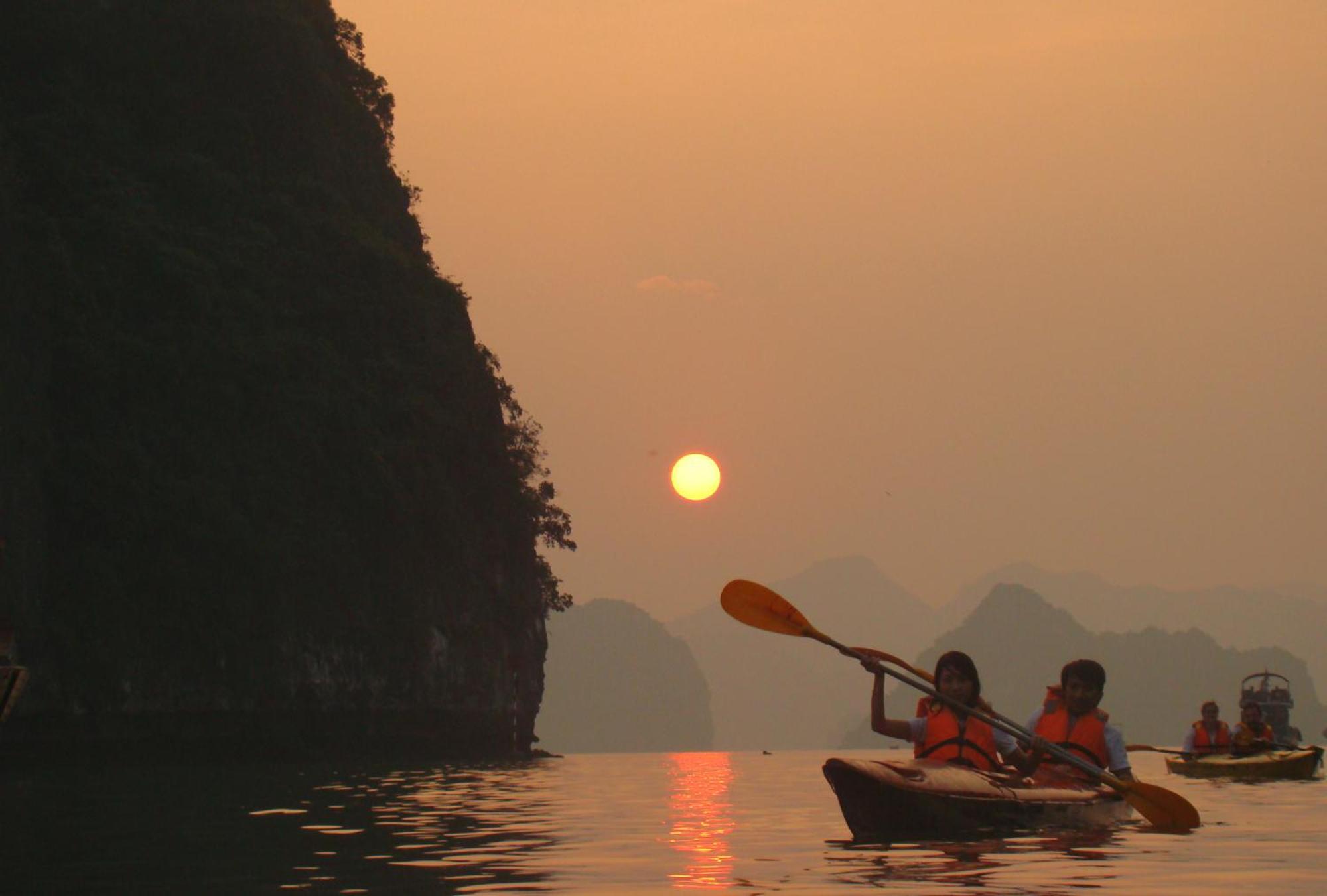 Garden Bay Classic Cruise Hạ Long Exterior foto