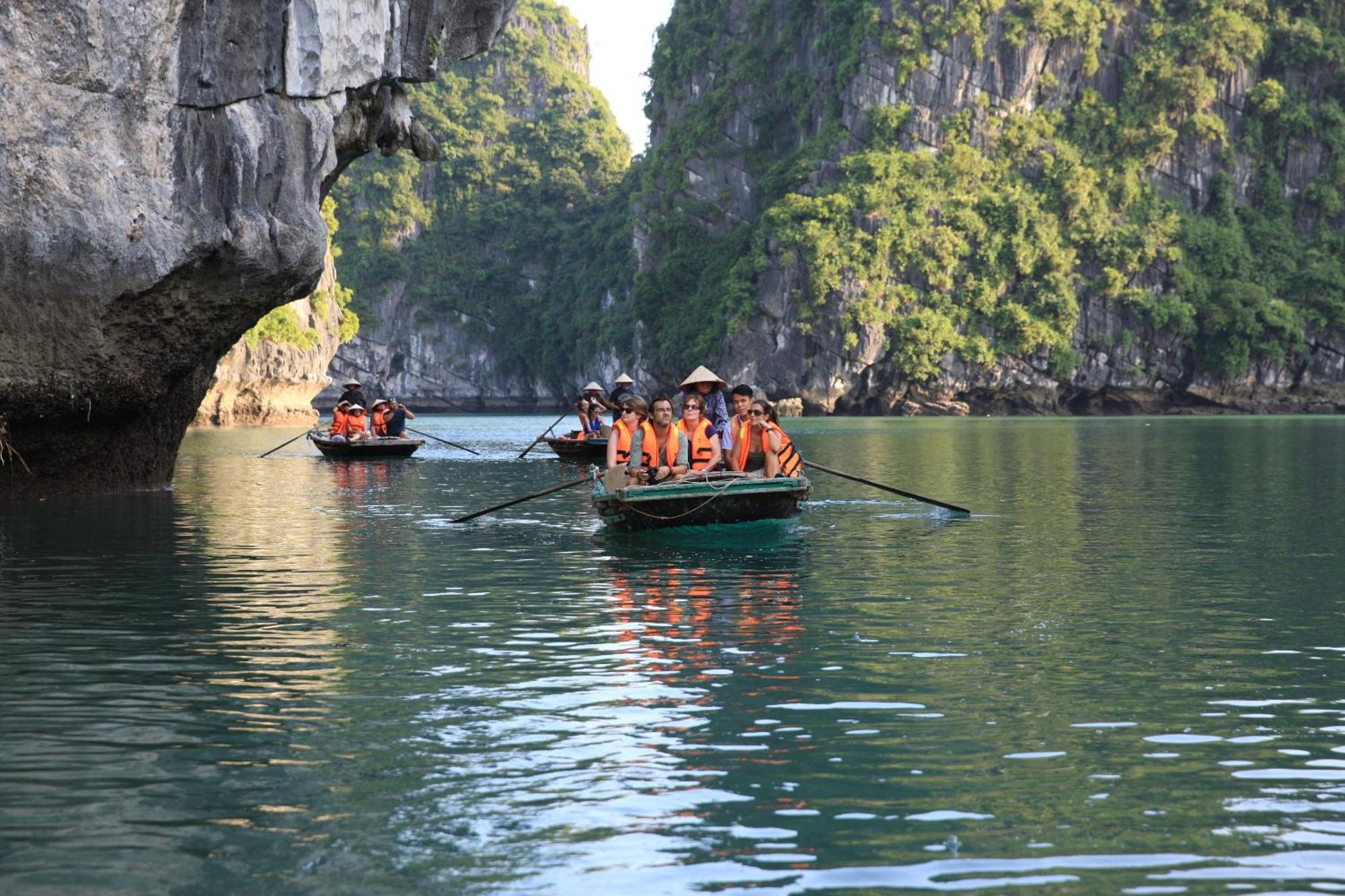 Garden Bay Classic Cruise Hạ Long Exterior foto