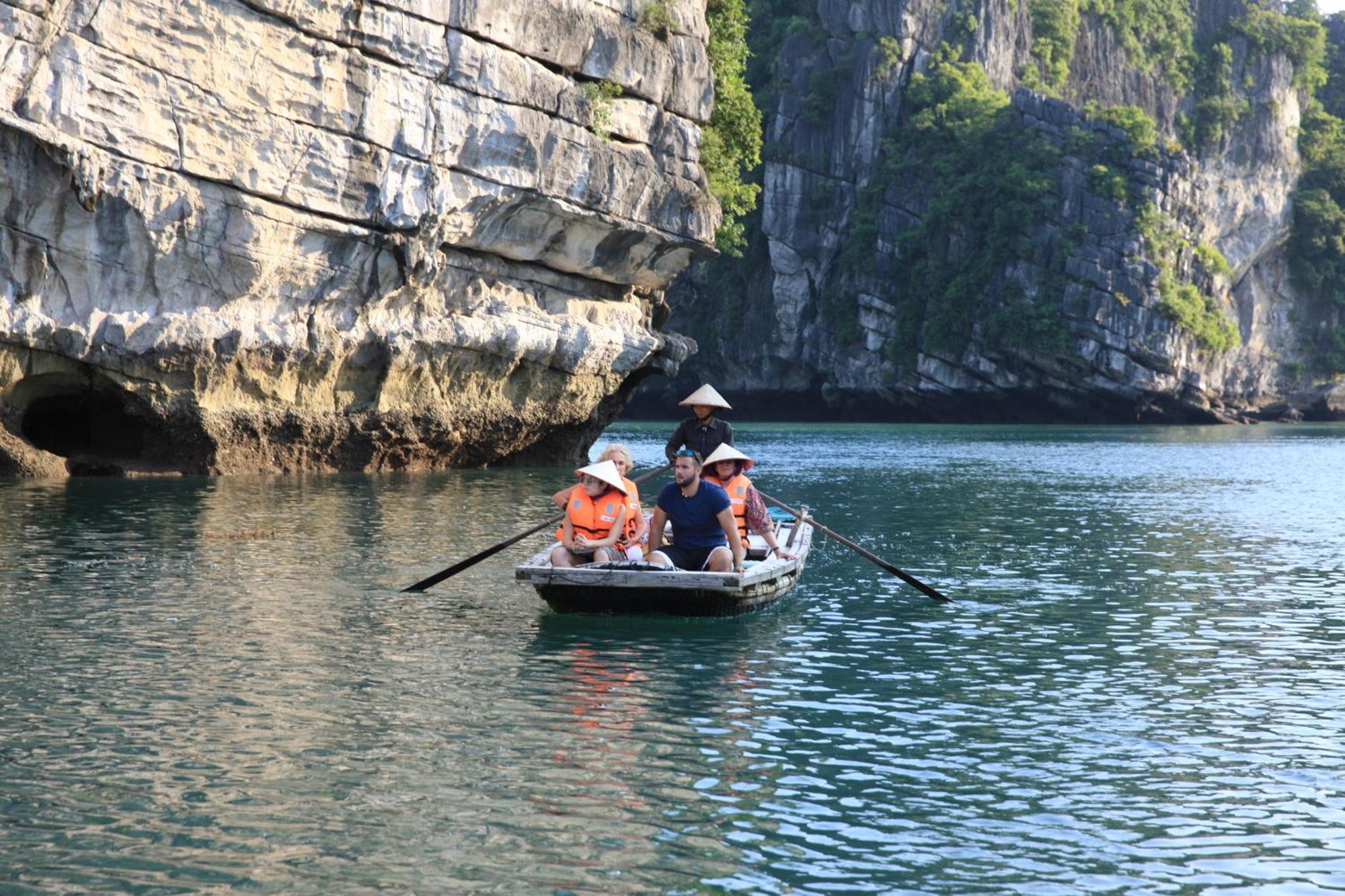 Garden Bay Classic Cruise Hạ Long Exterior foto