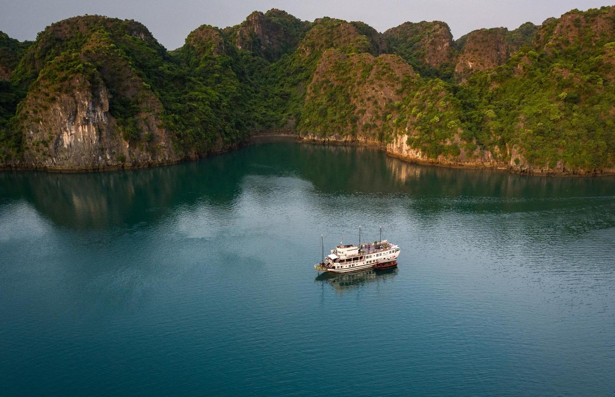 Garden Bay Classic Cruise Hạ Long Exterior foto