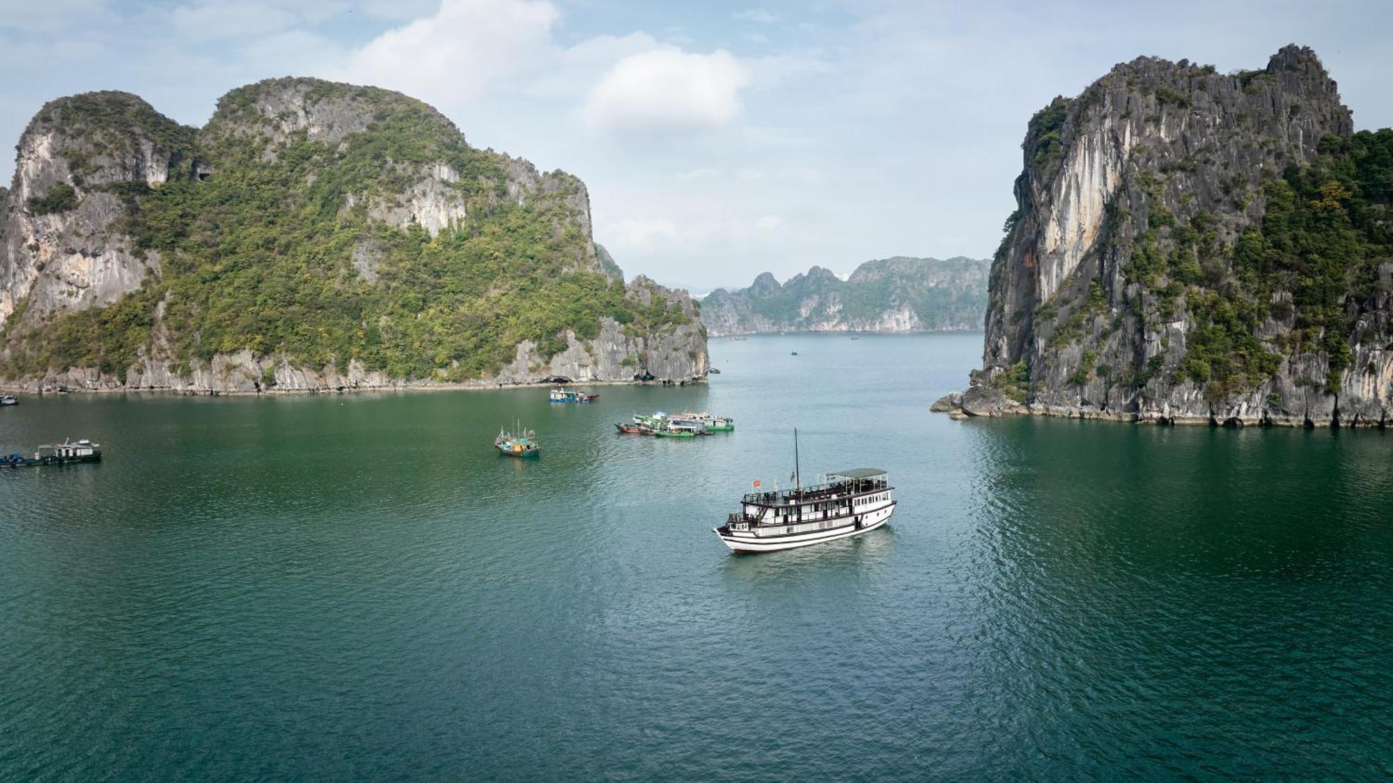 Garden Bay Classic Cruise Hạ Long Exterior foto