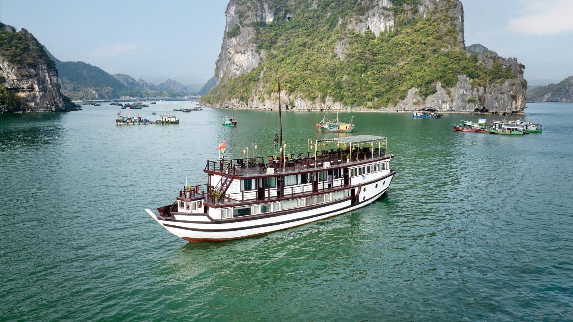 Garden Bay Classic Cruise Hạ Long Exterior foto
