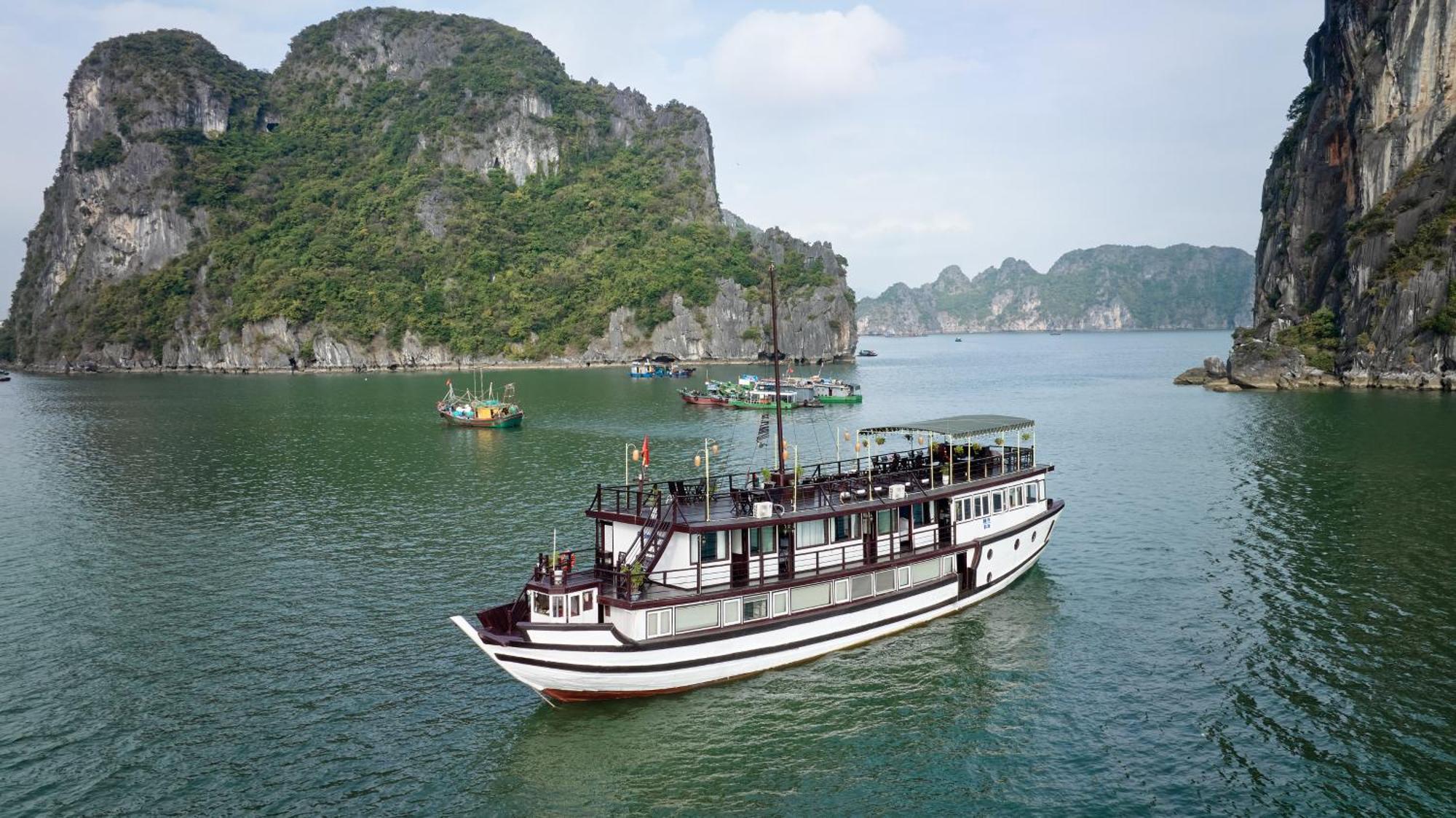 Garden Bay Classic Cruise Hạ Long Exterior foto